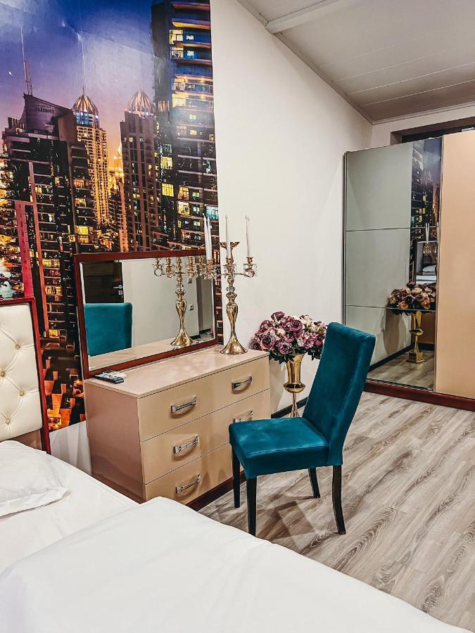 Castle Family Hotel Yerevan Bagian luar foto