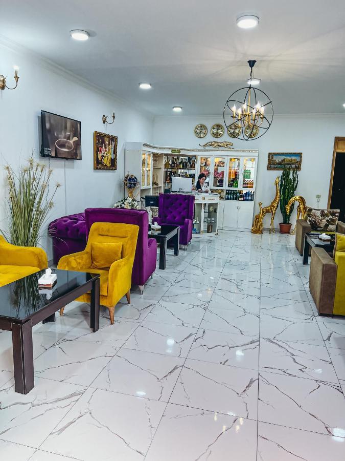 Castle Family Hotel Yerevan Bagian luar foto